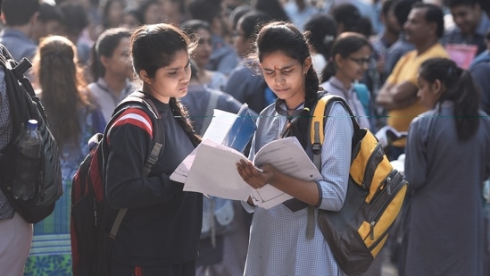 &nbsp;All schools in Delhi resumed with in-person only classes since April 1, as the Covid-19 graph in the city flattened out after the Omicron wave this January.(Burhaan Kinu/HT PHOTO)