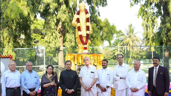 Tamil Nadu Governor RN Ravi inaugurates a statue of late poet Subramania Bharathiyar at Raj Bhavan in Chennai on Thursday. (HT)