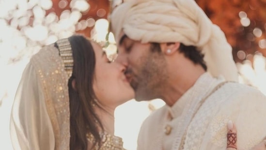 Alia and Ranbir shared a kiss for the photos.