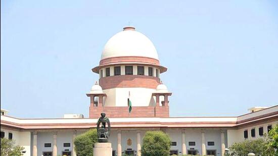 Responding to a special leave petition filed by the MSRDC earlier this month challenging the HC’s instructions, the Supreme Court on Wednesday directed that “no further amounts shall be disbursed by the Respondent, pursuant to the impugned order passed by the High Court if not disbursed so far.” (HT File)