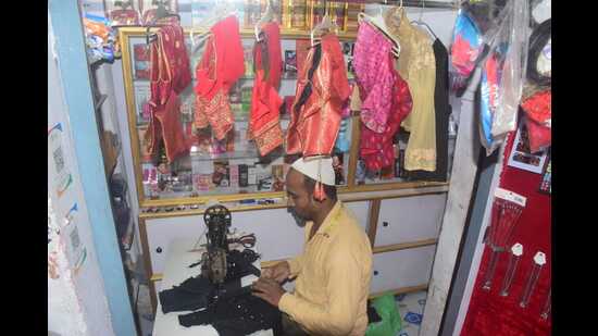 With situation becoming normal this year and no restrictions on gatherings and markets, Muslims are in full mood of celebrating the festival with enthusiasm (HT photo)