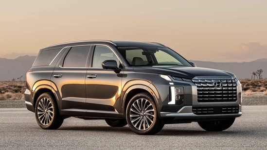 2023 Hyundai Palisade facelift SUV debuts with refreshed design and new technology.