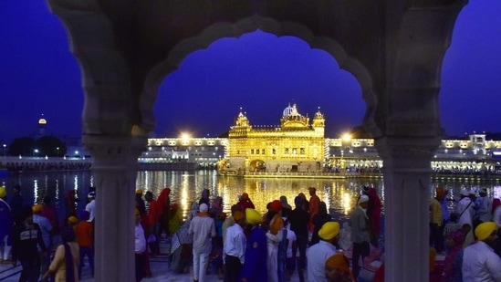 A view of the illuminated Golden Temple in Amritsar on the eve of Baisakhi.(HT Photo/Sameer Sehgal)