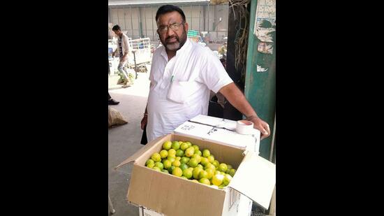 As per market experts, the rates of lemon are expected to remain high till the next month when the new crop begins to arrive. (HT File)