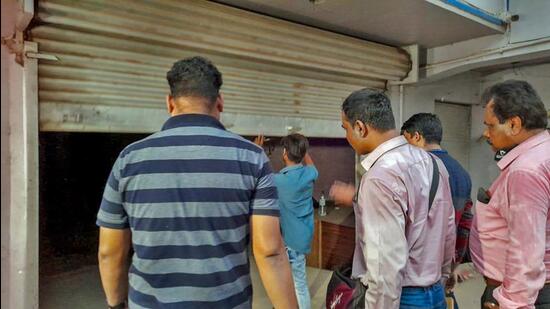 Birbhum: Central Bureau of Investigation (CBI) officers at the residence of TMC leader Bhadu Sheikh during the investigation of his murder, in Birbhum district, Sunday, April 10, 2022. (PTI Photo) (PTI04_10_2022_000256A) (PTI) Birbhum: Central Bureau of Investigation (CBI) officers at the residence of TMC leader Bhadu Sheikh during the investigation of his murder, in Birbhum district, Sunday, April 10, 2022. (PTI Photo) (PTI04_10_2022_000256A) (PTI)