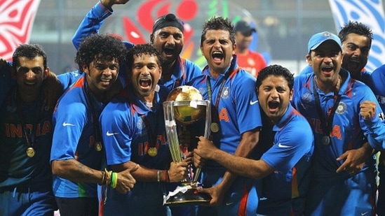 Indian players pose with the 2011 World Cup.&nbsp;(Getty)