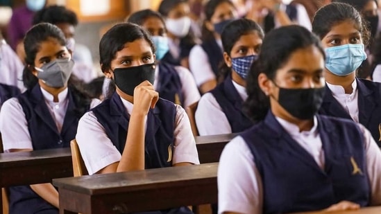 With the surge in covid-19 cases, the Delhi government will soon issue guidelines for the schools.(File Photo / PTI)