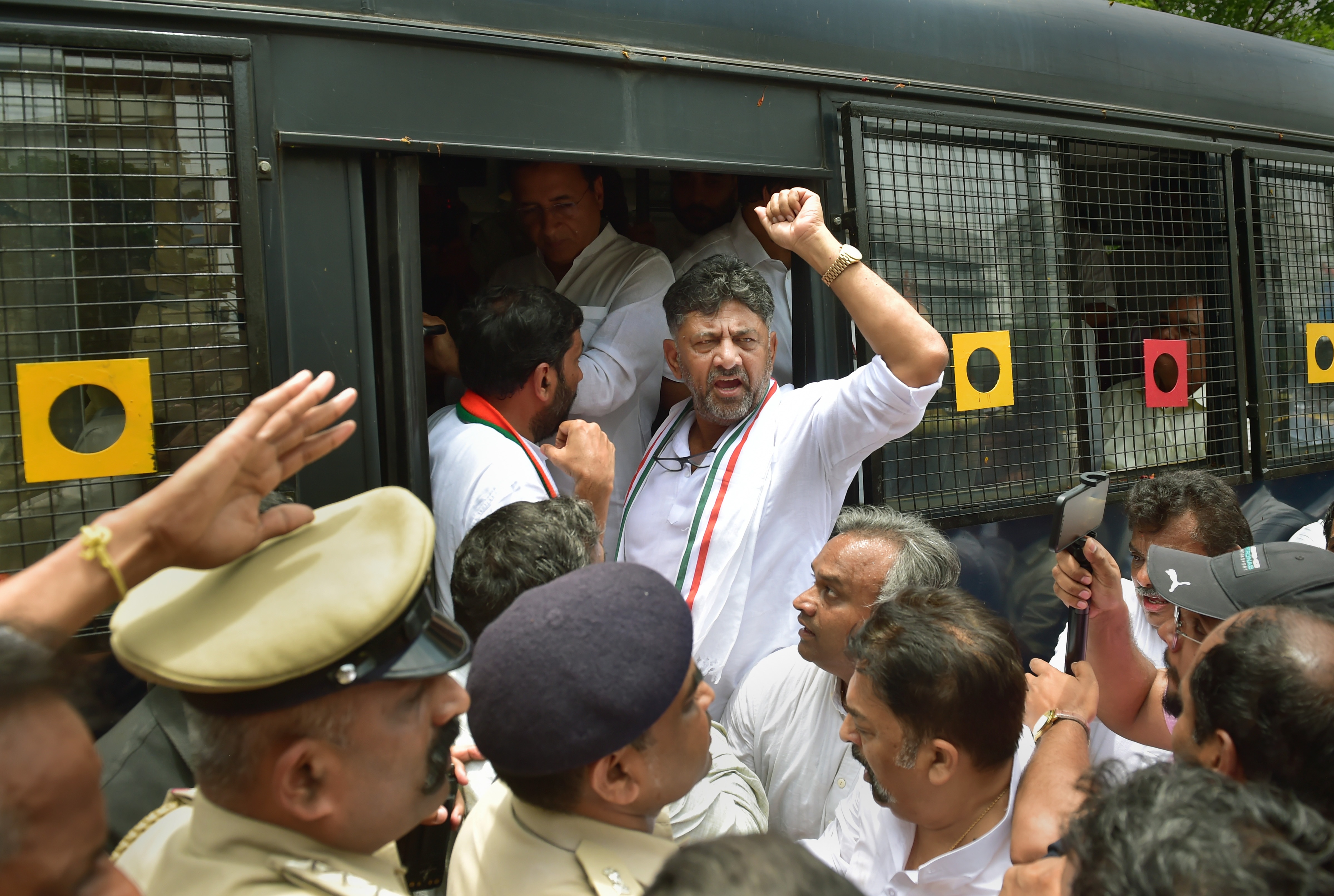 KPCC president D K Shivakumar being detained by police during a protest rally demanding the removal of minister KS Eshwarappa from the Karnataka government, in Bengaluru on April 14, 2022.&nbsp;(PTI)