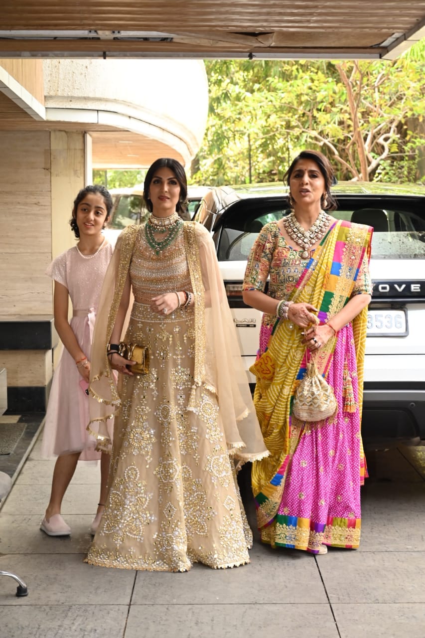 Riddhima Kapoor and Neetu Kapoor ready for the ceremony. Riddhima Kapoor and Neetu Kapoor ready for the ceremony.