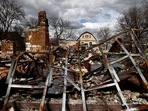 住民によると、2022年4月12日、キエフ地域のボロディアンカで、ロシアがウクライナに侵攻した際に、ロシアの砲撃によって家の残骸が破壊されたという。（ロイター）