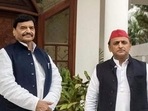 Pragatisheel Samajwadi Party-Lohia chief Shivpal Yadav and his nephew, Samajwadi Party president Akhilesh Yadav had mended fences before the 2022 UP assembly polls. (FILE PHOTO)(HT_PRINT) Pragatisheel Samajwadi Party-Lohia chief Shivpal Yadav and his nephew, Samajwadi Party president Akhilesh Yadav had mended fences before the 2022 UP assembly polls. (FILE PHOTO)(HT_PRINT)