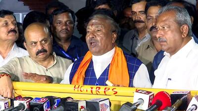 Former Karnataka minister KS Eshwarappa speaks to the media after submitting his resignation to with chief minister Basavaraj Bommai in Bengaluru on Friday (ANI) Former Karnataka minister KS Eshwarappa speaks to the media after submitting his resignation to with chief minister Basavaraj Bommai in Bengaluru on Friday (ANI)