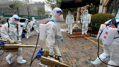Volunteers in protective suits prepare to disinfect a residential compound in Huangpu district, to curb the spread of Covid-19, in Shanghai, China, on Thursday. (REUTERS) Volunteers in protective suits prepare to disinfect a residential compound in Huangpu district, to curb the spread of Covid-19, in Shanghai, China, on Thursday. (REUTERS)