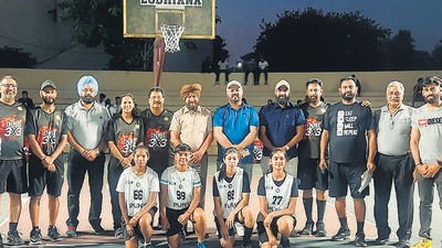 Players with BFI and PBA Officials and chief guest Parminder Singh (SP City), international basketball player, in Ludhiana. (HT PHOTO)