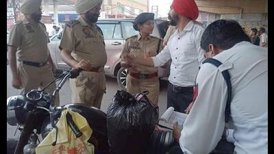 During the awareness drive, around 201 awareness seminars were organised by the traffic police department in different schools, colleges in Ludhiana and other organisations to create awareness regarding the traffic rules. (HT FILE)