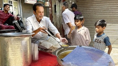 The stall serves from 8 in the morning to 10 at night. The stall serves from 8 in the morning to 10 at night.
