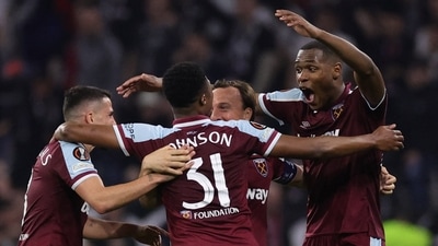 Europa League - Quarter Final - Second Leg - Olympique Lyonnais v West Ham United - Groupama Stadium, Lyon, France - April 14, 2022 West Ham United's Issa Diop and teammates celebrate after the match (REUTERS)