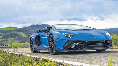 The car goes from 0-100kph in 2.8 seconds, thunders past the 200kph mark in 8.7 seconds and hits a top speed of 355kph The car goes from 0-100kph in 2.8 seconds, thunders past the 200kph mark in 8.7 seconds and hits a top speed of 355kph