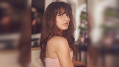 Fatima Sana Shaikh donned a nude pink co-ord set that comprises a bandeau top and trousers. (Isntagram/@fatimasanashaikh) Fatima Sana Shaikh donned a nude pink co-ord set that comprises a bandeau top and trousers. (Isntagram/@fatimasanashaikh)