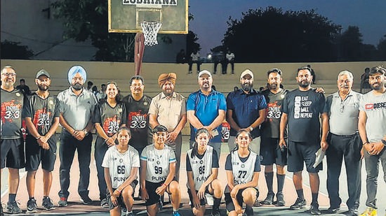 Players with BFI and PBA Officials and chief guest Parminder Singh (SP City), international basketball player, in Ludhiana. (HT PHOTO)