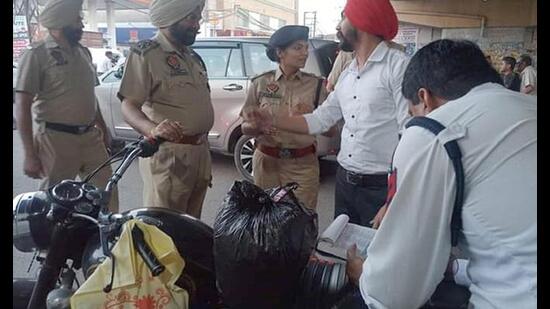 During the awareness drive, around 201 awareness seminars were organised by the traffic police department in different schools, colleges in Ludhiana and other organisations to create awareness regarding the traffic rules. (HT FILE)