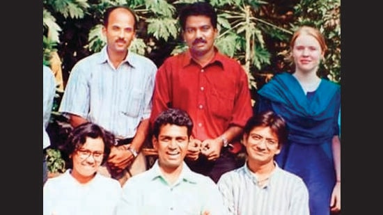 On the sets of Hum Saath Saath Hain with Sooraj Barjatya, director Nabh Kumar Raju and the direction team