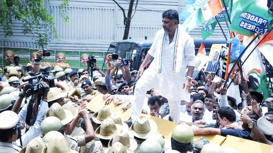 Congress's DK Shivakumar protests in Bengaluru over the contractor death. (Twitter)&nbsp;