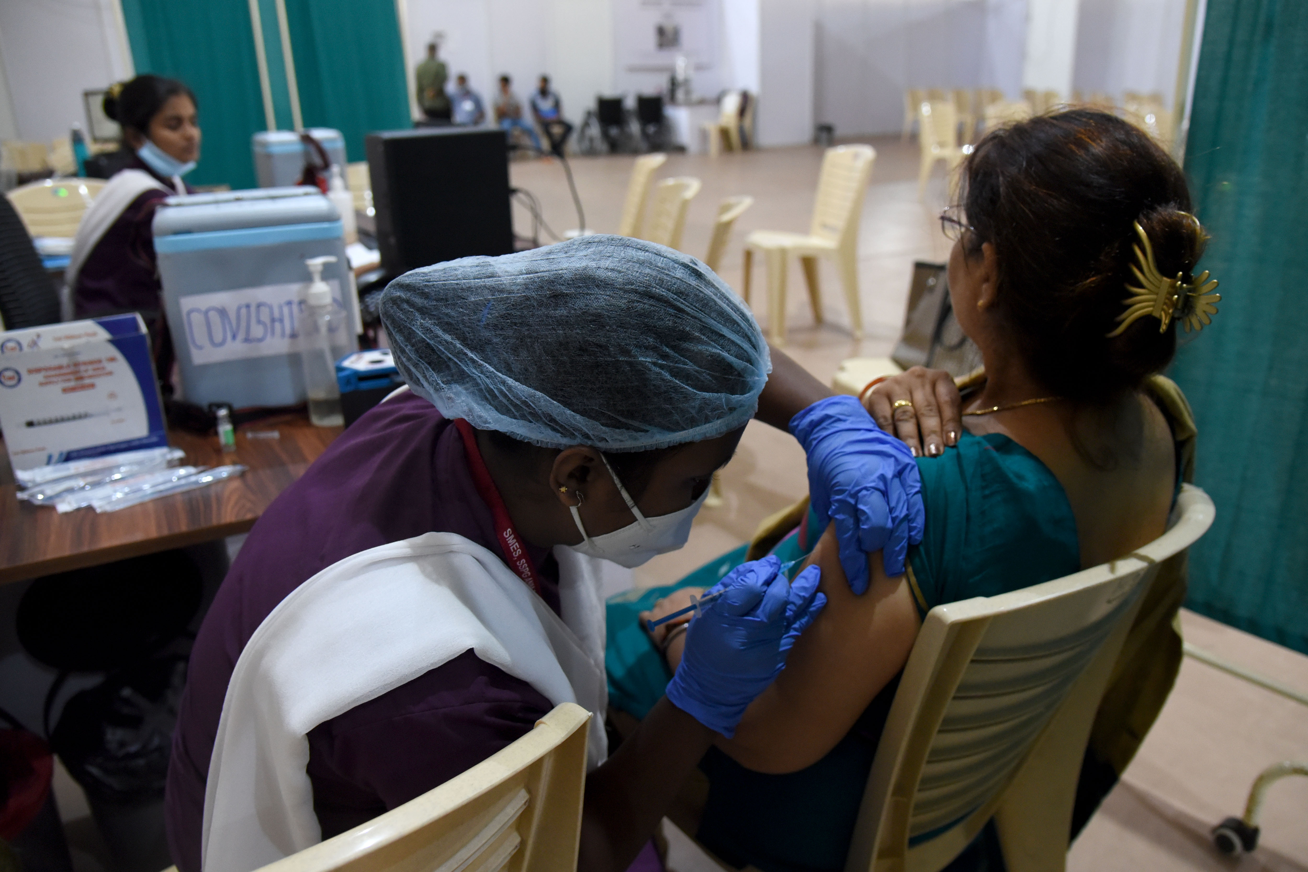 The recovery rate of Maharashtra is 98.11 per cent and the case positivity rate is 9.84 per cent.(Vijay Bate/HT file photo)