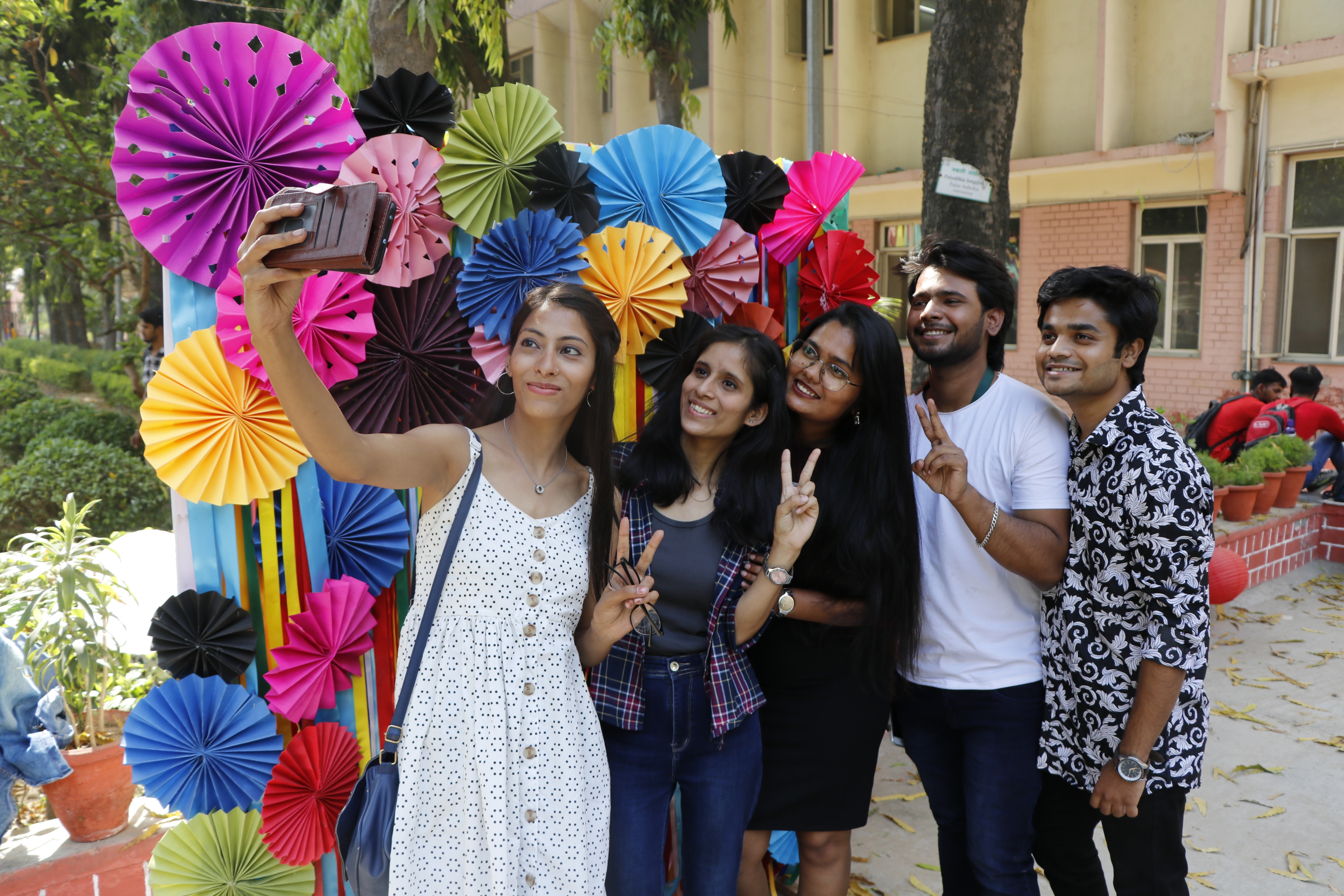 College fest is incomplete without posing and pouting to capture the memorable moments with friends. (Photo: Dhruv Sethi/HT) College fest is incomplete without posing and pouting to capture the memorable moments with friends. (Photo: Dhruv Sethi/HT)