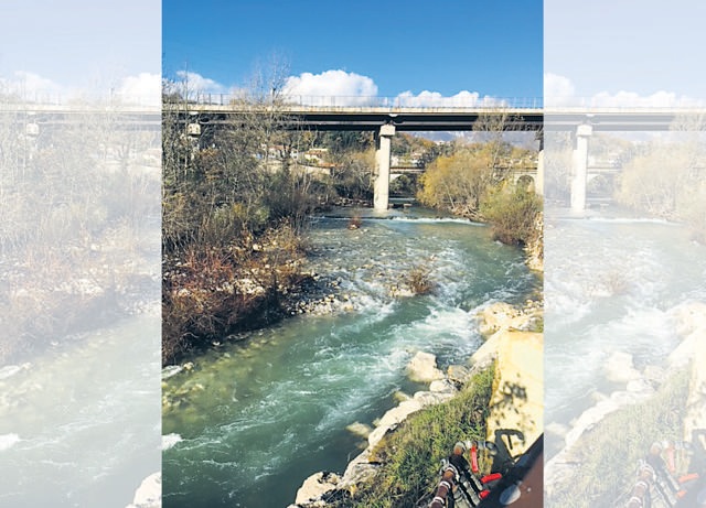 Treat your eyes to this scenic beauty while relaxing in the thermal springs at Contursi Treat your eyes to this scenic beauty while relaxing in the thermal springs at Contursi