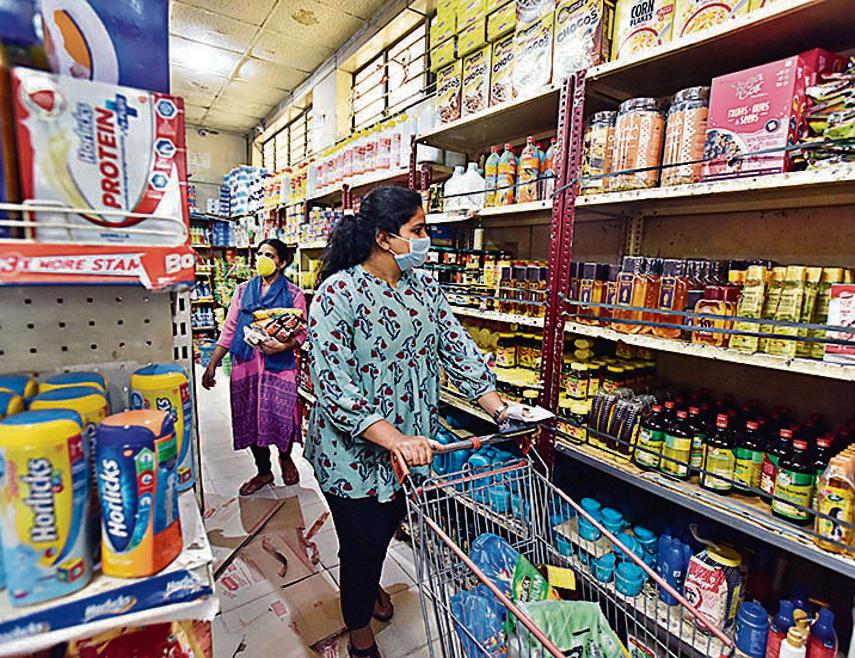 Experts believe that this combination of tepid economic activity and high inflation poses serious challenges for the Indian economy going forward. (Sanjeev Verma/HT ARCHIVE) Experts believe that this combination of tepid economic activity and high inflation poses serious challenges for the Indian economy going forward. (Sanjeev Verma/HT ARCHIVE)