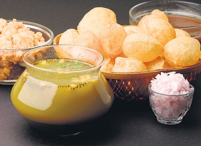 The classic Kolkata puchka and chaat are not made by Bengalis but by Biharis and UPwallas The classic Kolkata puchka and chaat are not made by Bengalis but by Biharis and UPwallas