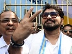 Trinamool Congress (TMC) candidate for Ballygunge Assembly constituency Babul Supriyo shows a victory sign. (ANI file) Trinamool Congress (TMC) candidate for Ballygunge Assembly constituency Babul Supriyo shows a victory sign. (ANI file)
