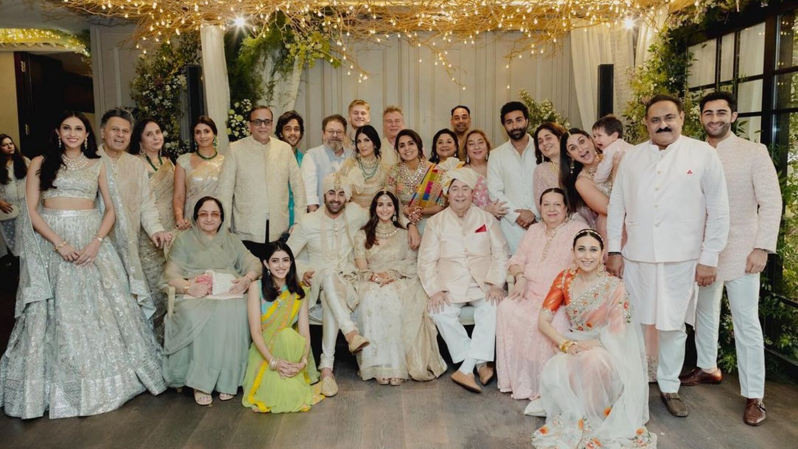Alia Bhatt-Ranbir Kapoor wedding: Kapoor clan comes together for epic family pic