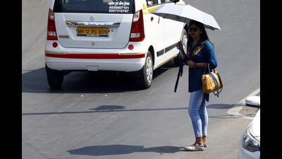 After a brief spell of cloudy weather conditions, which gave respite from scotching heat, the temperature in the Pune city will again rise to 40 degrees Celsius and sky is expected to remain clear, (HT FILE PHOTO)