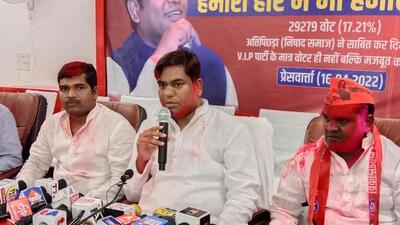 VIP president Mukesh Sahni at a a press conference in Patna on Saturday. (HT)