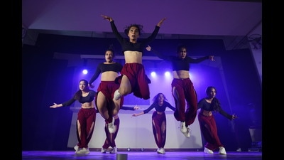 Not wanting to be limited by a genre, Tanz, the dance society, performed a mix of various styles from hip-hop to contemporary. (Photo: Gokul VS/HT) Not wanting to be limited by a genre, Tanz, the dance society, performed a mix of various styles from hip-hop to contemporary. (Photo: Gokul VS/HT)