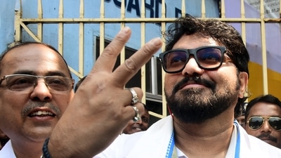Trinamool Congress (TMC) candidate for Ballygunge Assembly constituency Babul Supriyo shows a victory sign. (ANI file) Trinamool Congress (TMC) candidate for Ballygunge Assembly constituency Babul Supriyo shows a victory sign. (ANI file)