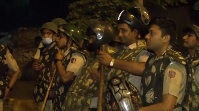 Delhi Police personnel deployed in Jahangirpuri after violence during Hanuman Jayanti procession. (Twitter/ANI) Delhi Police personnel deployed in Jahangirpuri after violence during Hanuman Jayanti procession. (Twitter/ANI)