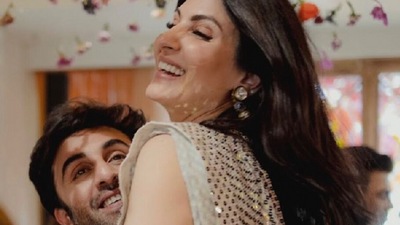 Ranbir Kapoor with Riddhima Kapoor Sahni at his mehendi ceremony. Ranbir Kapoor with Riddhima Kapoor Sahni at his mehendi ceremony.
