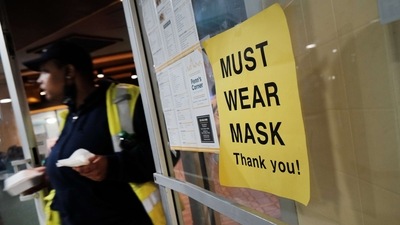 A sign on a door asks people to wear masks. ((Spencer Platt/Getty Images/AFP)) A sign on a door asks people to wear masks. ((Spencer Platt/Getty Images/AFP))