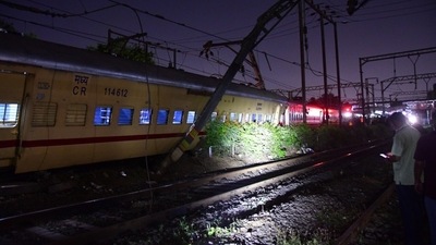 Three coaches of 11005 Dadar-Puducherry Express derailed near Matunga station in Mumbai. (Photo by Bhushan Koyande) Three coaches of 11005 Dadar-Puducherry Express derailed near Matunga station in Mumbai. (Photo by Bhushan Koyande)
