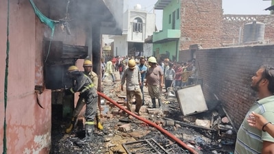 A mob attacked the house belonging to a Muslim man accused of kidnapping a Hindu girl, in Agra on Friday morning. (HT photo)