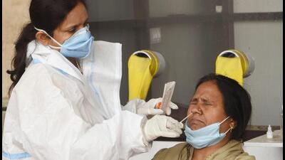 Covid testing in Patna. (HT) Covid testing in Patna. (HT)