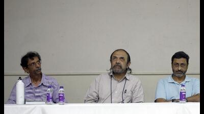 (LtoR) Himanshu Kulkarni, Sarang Yadwadkar and Gurudas Nulkar at at Firodiya Hall, Shivajinagar. (Rahul Raut/HT PHOTO)