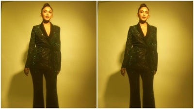 In shoes from the house of Steve Madden India and silver danglers from the shelves of Avoir Jewels, Mrunal aptly accessorised her party look. (Instagram/@mrunalthakur)