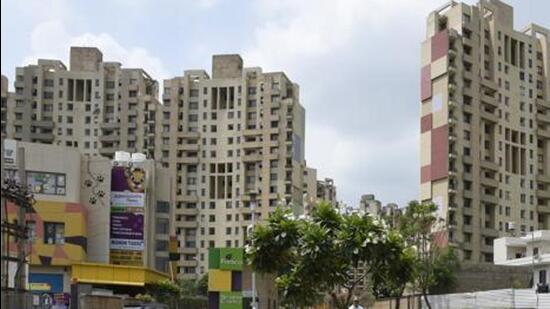 There are 16 towers spread across 17 acres with more than 800 families living in the society, which was developed by Unitech group. However, the firm has not carried out the repairs as it declared bankruptcy. (HT Archive)
