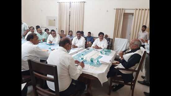 Uttar Pradesh animal husbandry and milk development minister Dharampal Singh at a review meeting of Meerut division on Saturday. (HT)