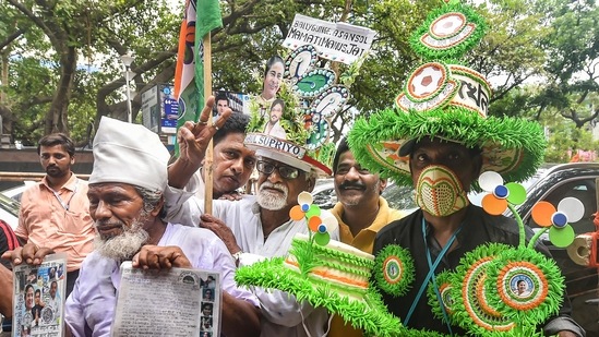 TMC supporters celebrate after their candidate Babul Supriyo won Ballygunge Assembly by-polls in Kolkata,(PTI)