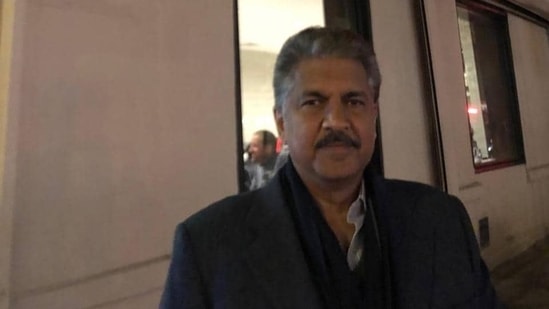 Anand Mahindra's tweet about tiger images that his sister shared prompted people to post various comments.(Twitter/@anandmahindra)